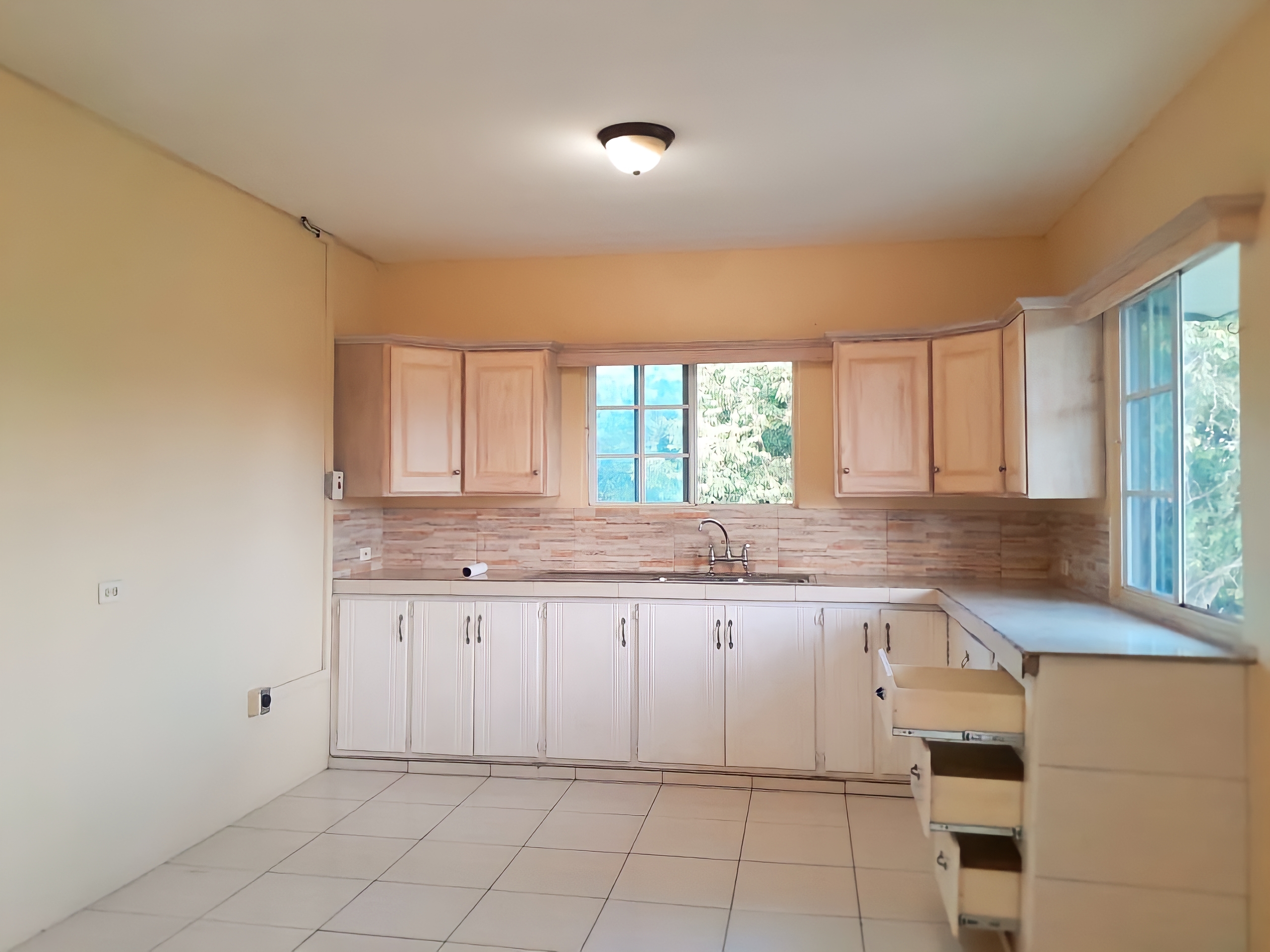 2 Bedroom Apartment, St. Helena 3