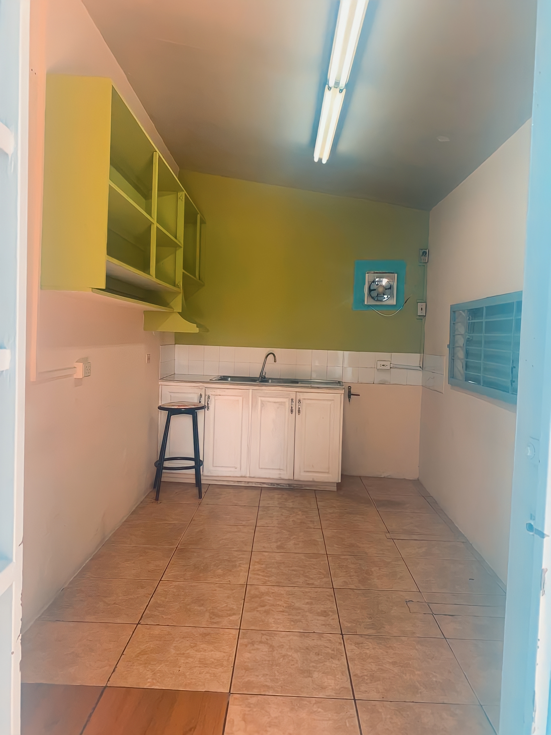 Commercial Unit, Arouca 2