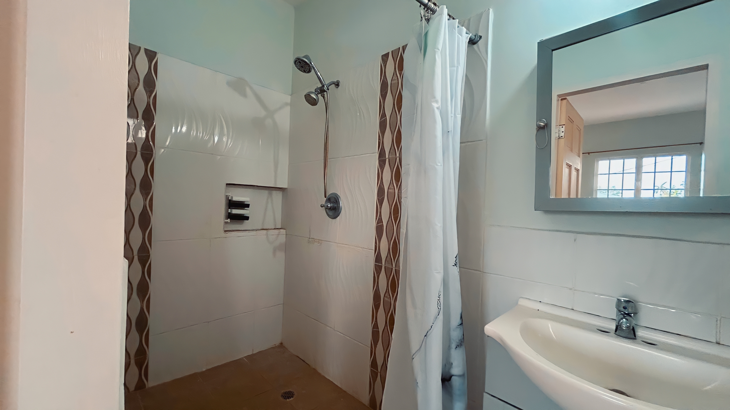 4 Bedroom Apartment, Joyce Road, Carapichaima 11