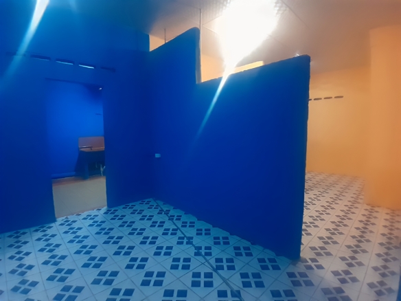 584