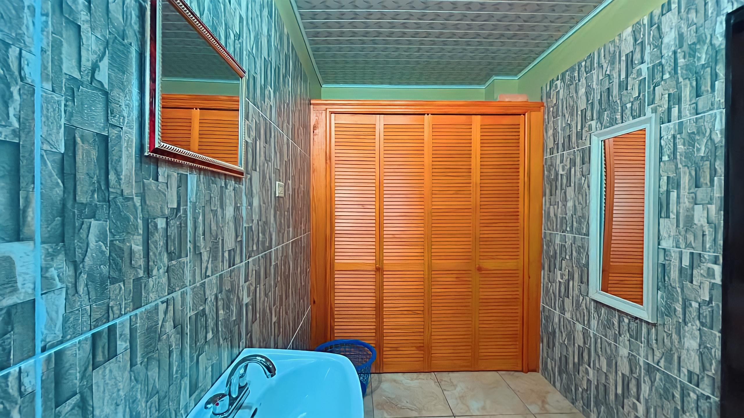 10 Bedroom House, Eccles Road, Mayaro 11