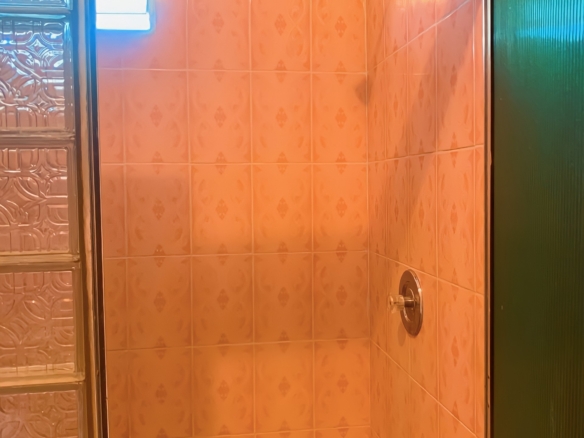 584