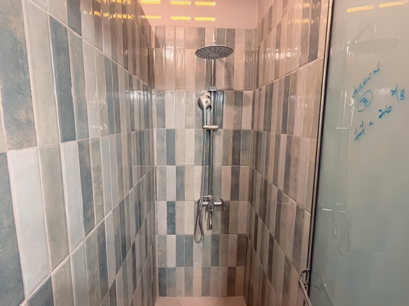 584